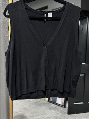 H&M Black Sleeveless V-Neck Button-Front Knit Top